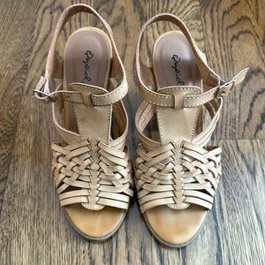 *FREE w/ PURCHASE: WOVEN COGNAC LIGHT BROWN SANDALS w BLOCK HEEL